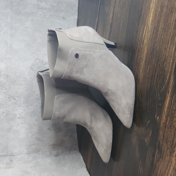 Bandolino Bari Taupe Suede Pointed Toe Kitten Ankle Booties new 8M - Picture 3 of 8